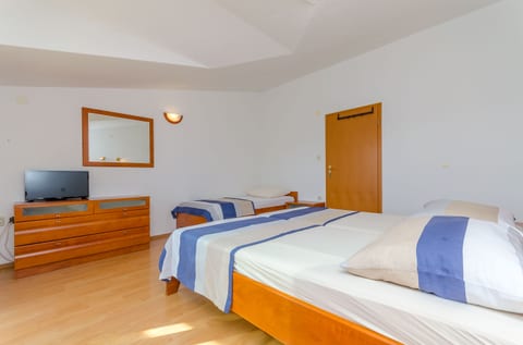 Apartments Milivoj - Unit 49249-61
