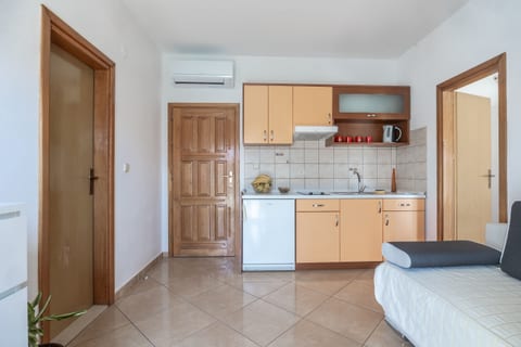 Apartments Ivo - Unit 49366-61