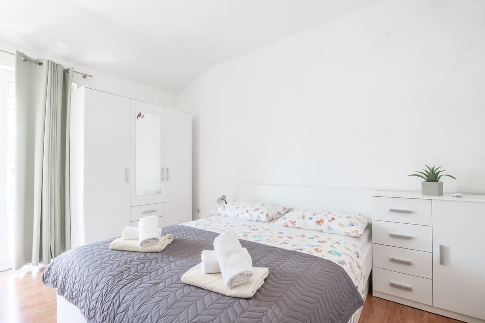 Apartments Ivo - Unit 49367-61