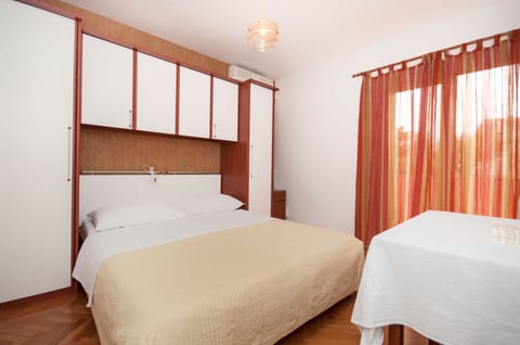 Apartments Ante - Unit 49374-61