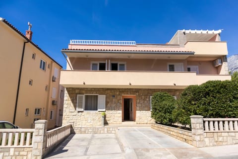 Apartments Ante - Unit 49375-61