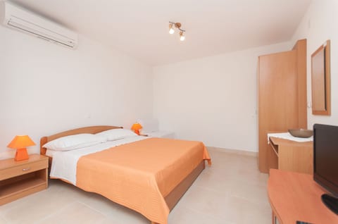 Apartments Ante - Unit 49376-61