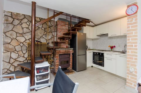 House Renato - Unit 49447-61