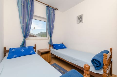 Apartments Dinko - Unit 49466-61