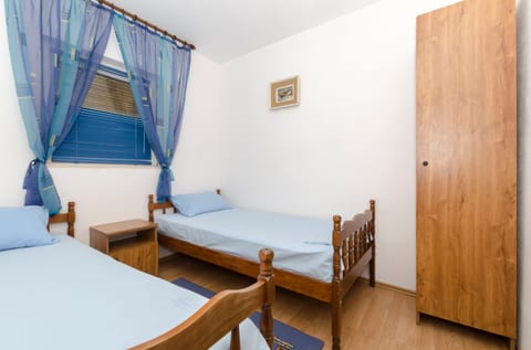 Apartments Dinko - Unit 49467-61