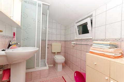 Apartment and Rooms Mate - Unit 49546-61