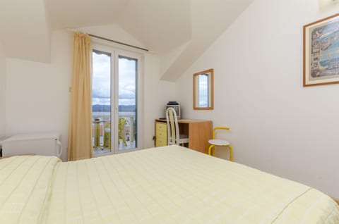 Apartment and Rooms Mate - Unit 49547-61