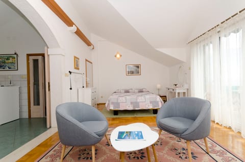 Apartment and Rooms Mate - Unit 49545-61
