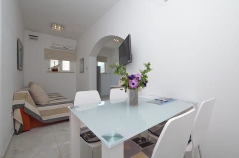 Apartments Fani - Unit 49549-61