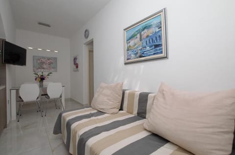 Apartments Fani - Unit 49549-61