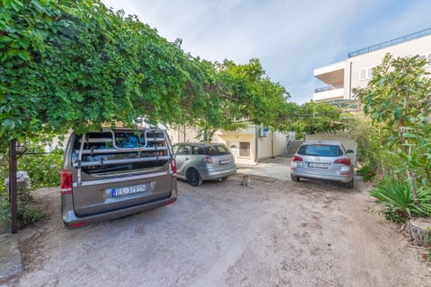 Apartments Branko - Unit 49566-61