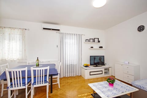 Apartment Danica - Unit 49601-61