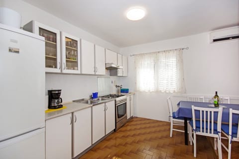 Apartment Danica - Unit 49601-61