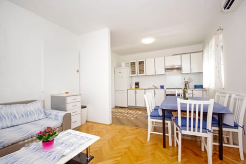 Apartment Danica - Unit 49601-61