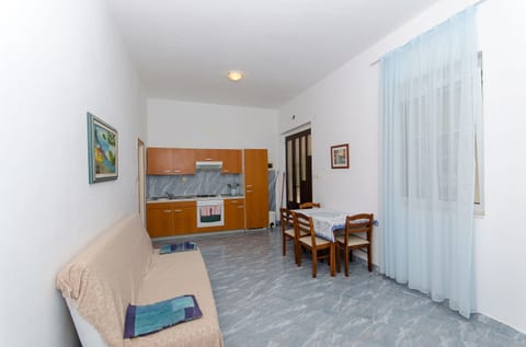 Apartments Ivanka - Unit 49758-61