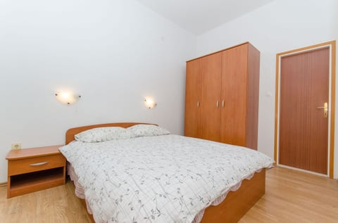 Apartments Ivanka - Unit 49759-61