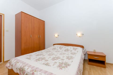 Apartments Ivanka - Unit 49761-61