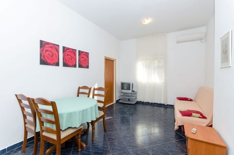Apartments Ivanka - Unit 49761-61