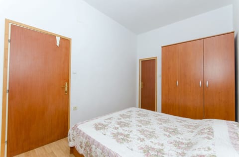 Apartments Ivanka - Unit 49761-61