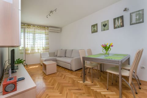 Apartments Cetina - Unit 49827-61