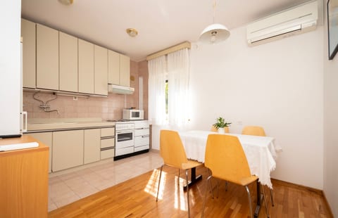 Apartment Maja - Unit 49916-61