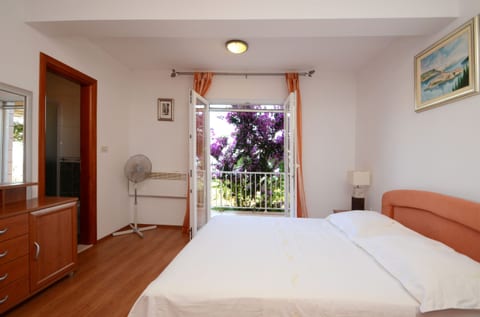 House LaNa - Unit 50544-61