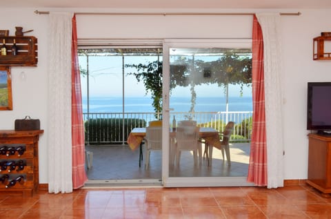 House LaNa - Unit 50544-61