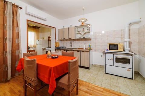 Apartments Zvonimir - Unit 50685-61
