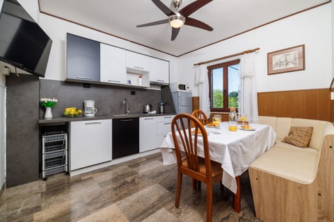 Apartment Petar - Unit 50740-61