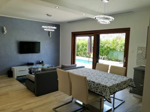 House Klaudio - Unit 51354-61