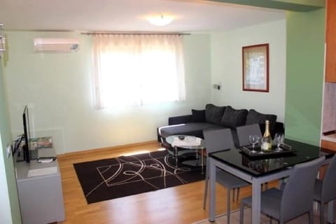 Apartment Dina - Unit 51415-61