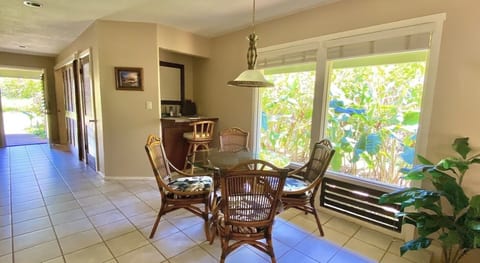 DINING & WORKSPACE