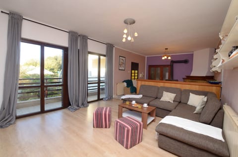 Villa Mirka - Unit 51567-61