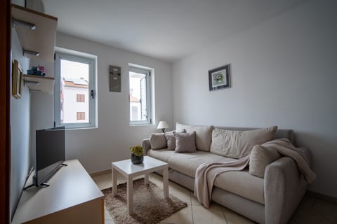 Apartments Valbruna - Unit 51630-61