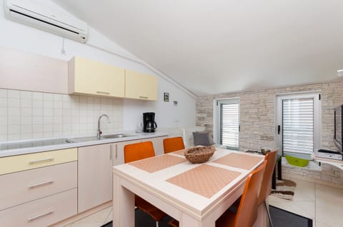 Apartments Valbruna - Unit 51631-61