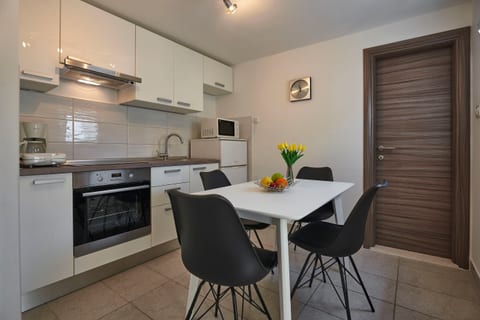 House Doris - Unit 51657-61