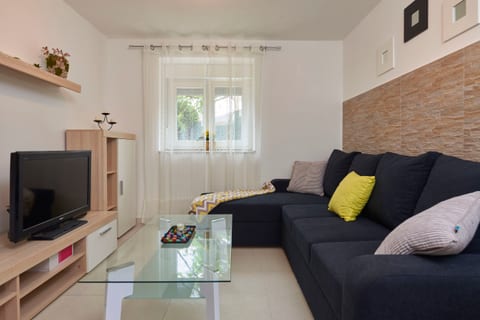 House Doris - Unit 51657-61