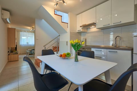 House Doris - Unit 51657-61
