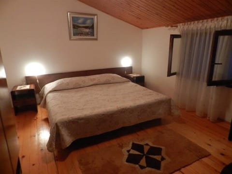 Apartments and Rooms Ana - Unit 51666-61