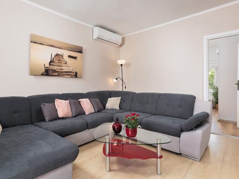 Apartment Loredana - Unit 51945-61