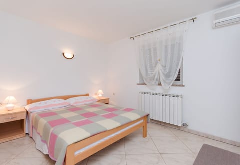 Apartments Cetina - Unit 51947-61