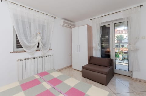 Apartments Cetina - Unit 51947-61