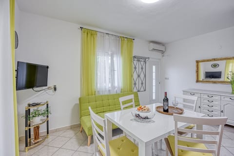 Apartment Marija - Unit 51960-61