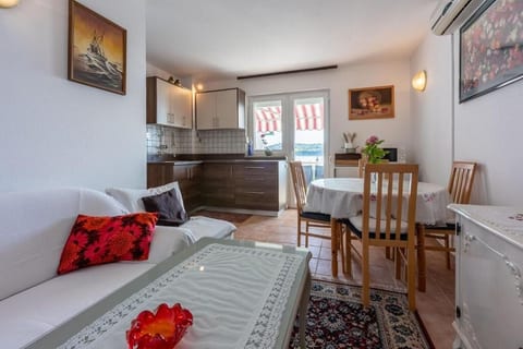 Apartments Vera - Unit 52233-61
