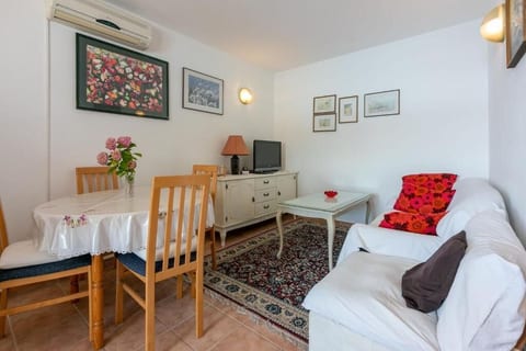 Apartments Vera - Unit 52233-61