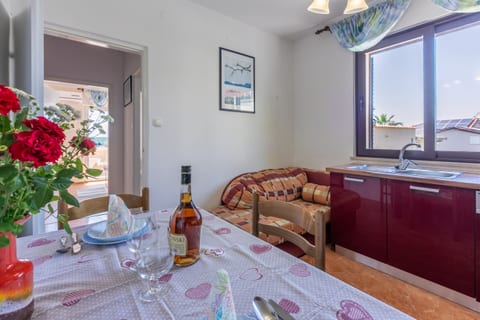 Apartments Ljiljana - Unit 52256-61
