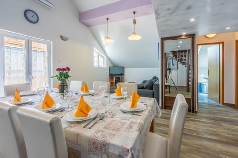 Apartments Ljiljana - Unit 52258-61