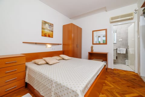 Apartments Rajka - Unit 52264-61