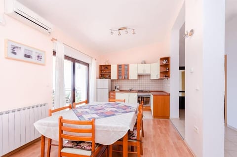 Apartments Nenad - Unit 52285-61