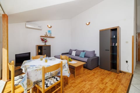 Apartments Krunoslav - Unit 52623-61